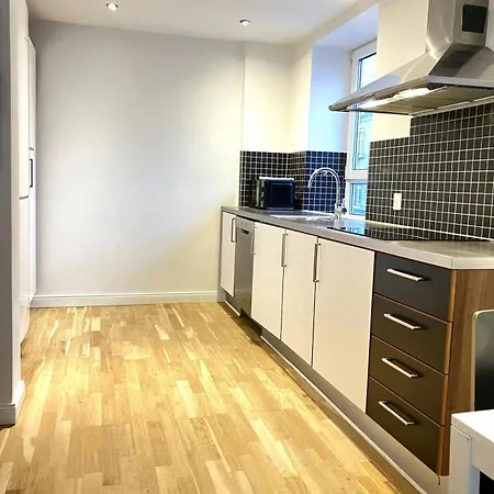 아파트 And Spacious For 6 In Vestbyen *